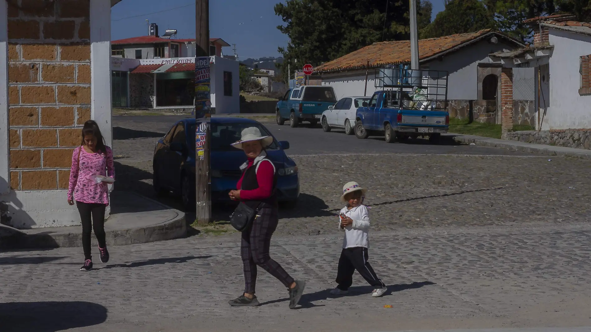 Personas de la comunidad de San Miguel Tlaxcaltepec, en Amealco de Bonfil piden ser reconocidos como poblaciÃ³n indÃ­gena.